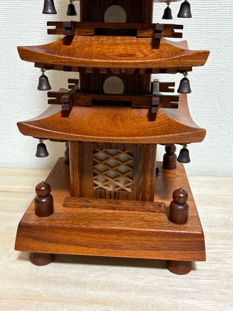 Amazon.co.jp: 井波彫刻 越中井波 木製 五重塔 置物 鈴付き 木彫り